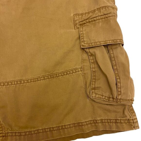 Old Navy Khaki Cargo Shorts Size 40‎ - Picture 3 of 16